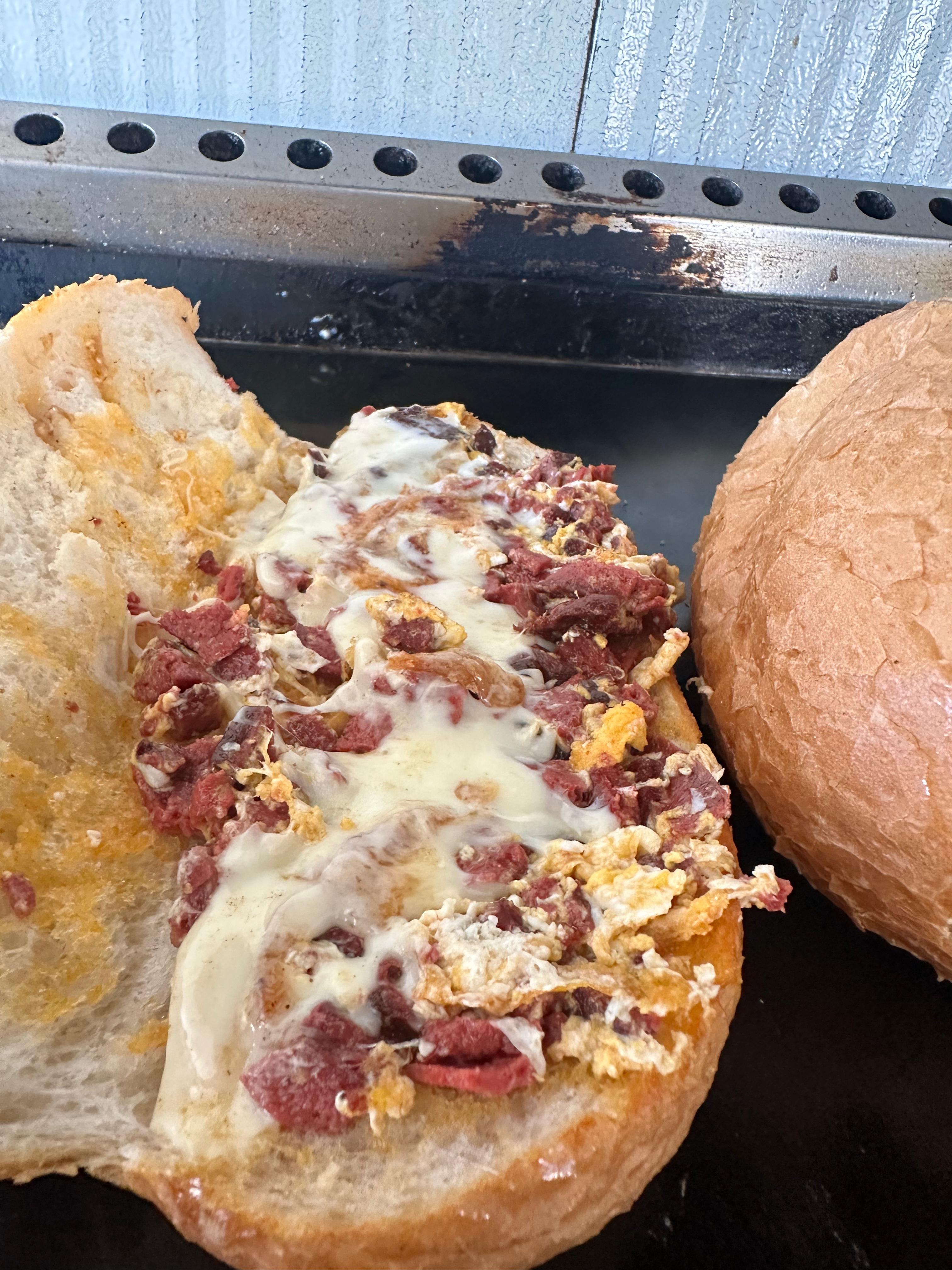 Kaşarlı Sucuklu Yumurta